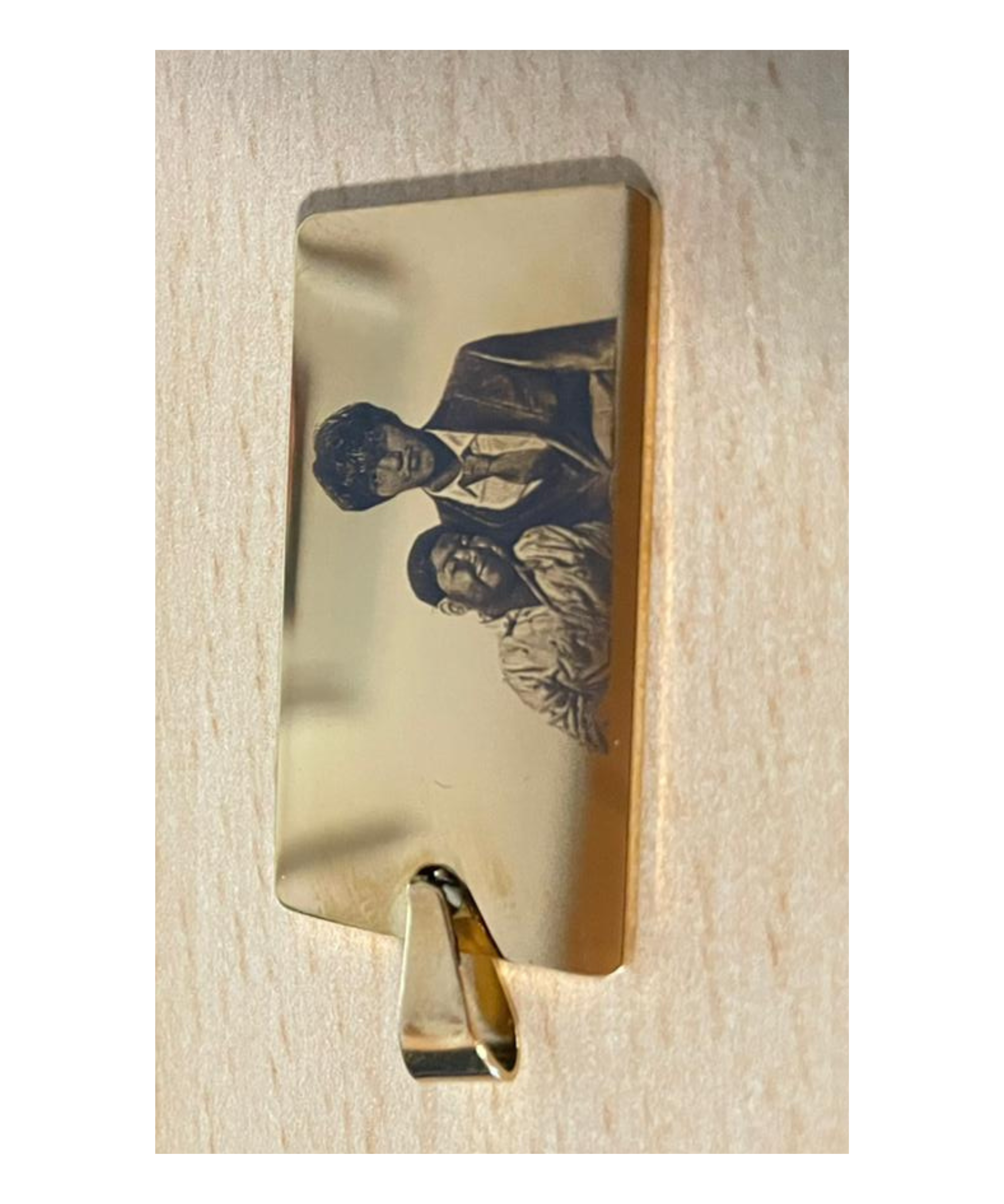 Goldener Foto Anhänger personalisiert aus Edelstahl – Elegantes Geschenk mit Gravur